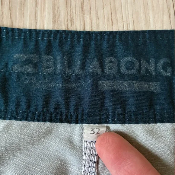 Billabong Swin Trunks - Picture 3 of 3